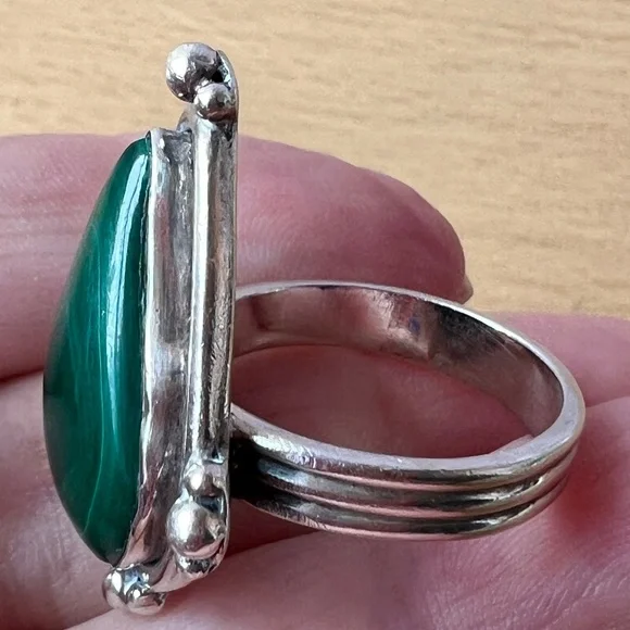 VINTAGE LARGE NAVAJO SOUTHWESTERN NATIVE AMERICAN MALACHITE RING 925 STERLING
